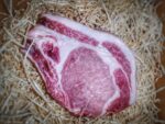 Brandintos Duroc kiaulienos pjausnys su kaulu (chop)
